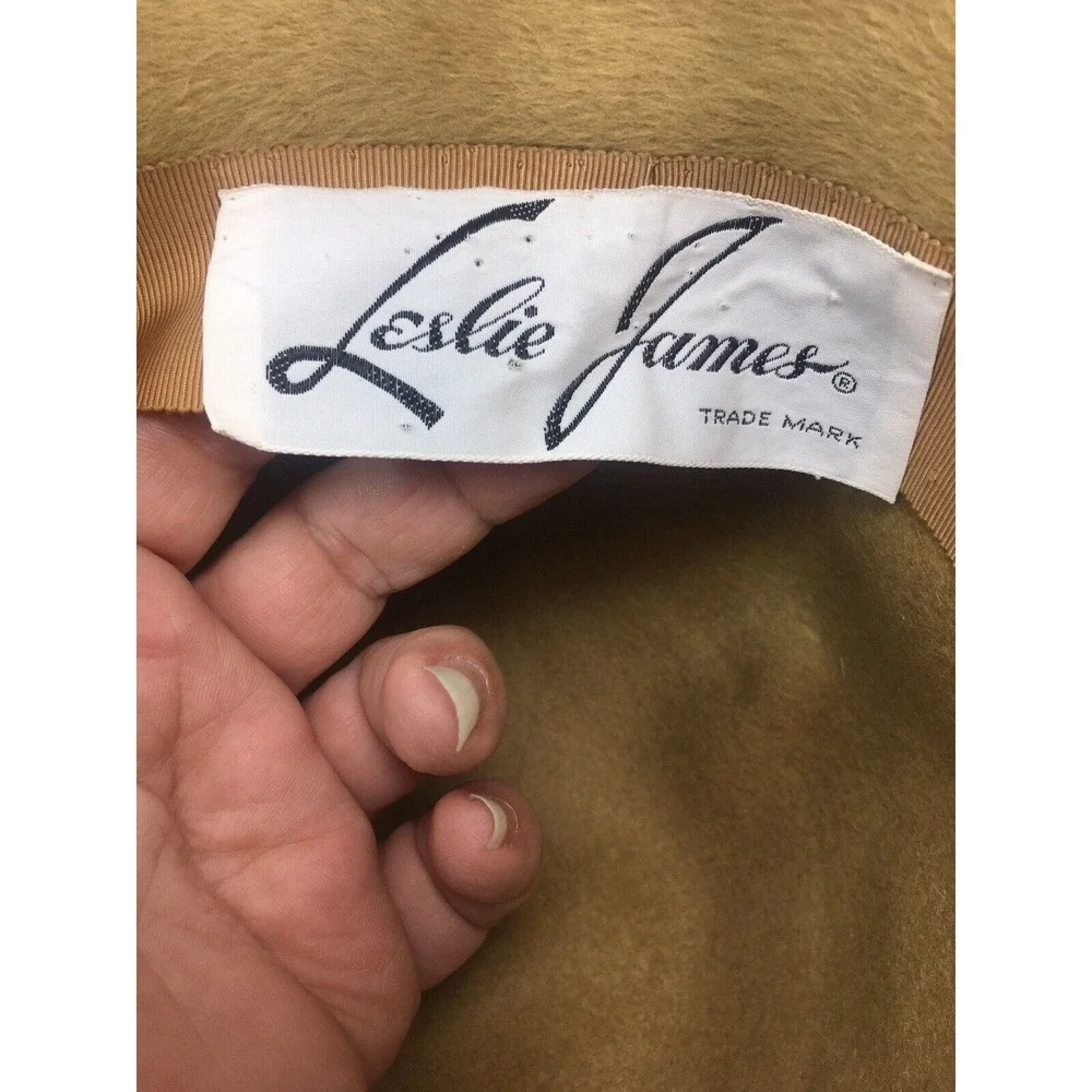 LESLIE JAMES Womens Hat 1950's‎ Vintage Soft Genuine Tan Gold Trim Rhinestones